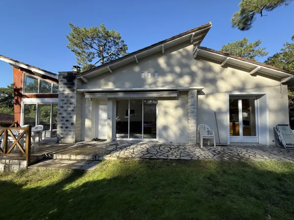 Villa PYLA proche MOULLEAU, lisière de forêt. 