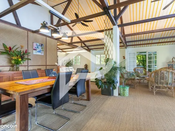 Villa 5 pièces 164 m² 