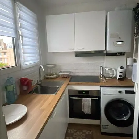 Appartement meublé 2 chambres proche tram20 min de la défense avec cave 