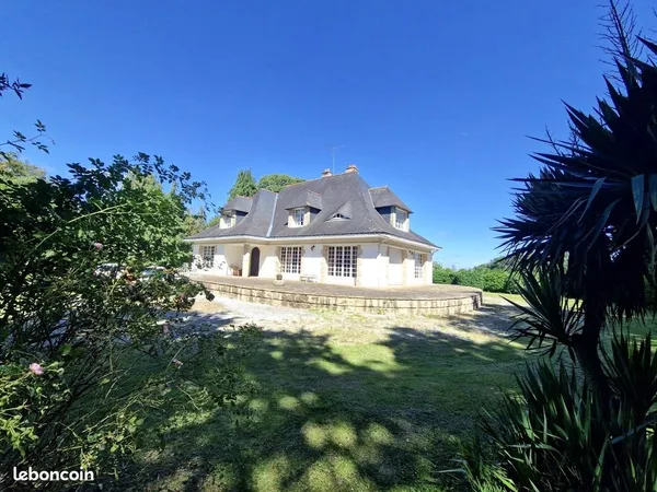 Maison 9 pièces 230 m² 