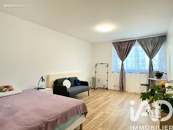 Studio 1 pièce 28 m² 