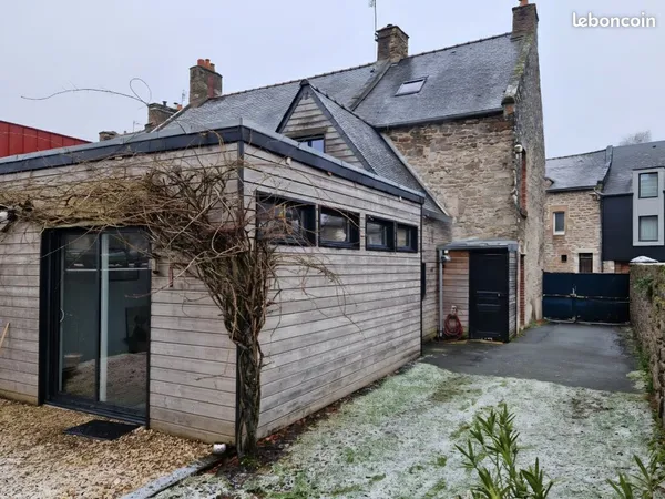Maison centre ville en pierre 92m² jardin 480m² et hangar 