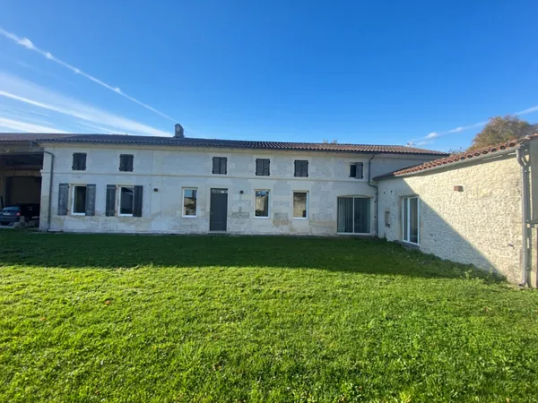 Maison rénovation contemporaine avec grand jardin 