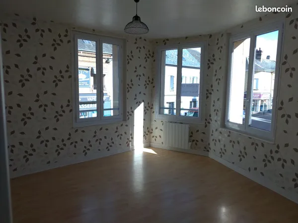 Location F2 50m2 + cave 1er étage centre-ville Saint André de l'Eure 