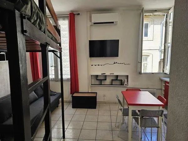 Studio 1 pièce 25 m² 