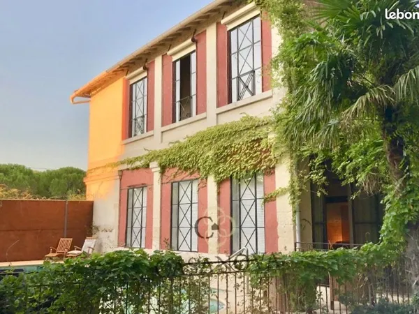 Propriété 9 pièces 332 m² 