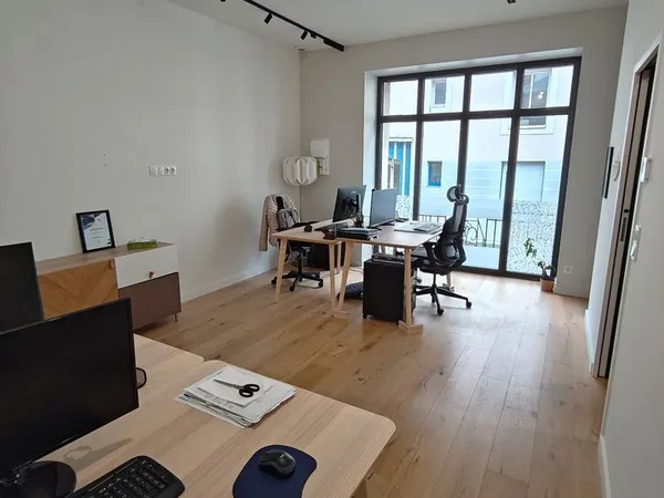 Bureau 25 m² laval Centre 