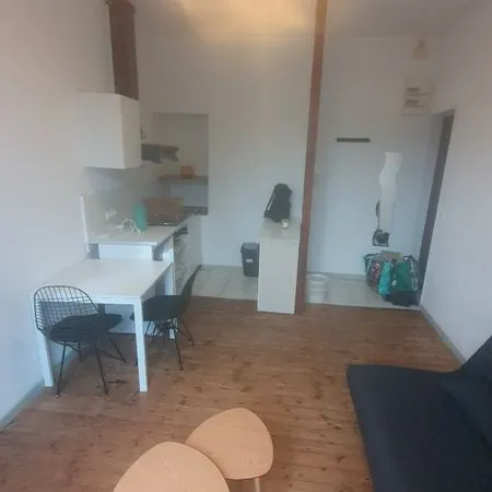 Studio meublé 25m2 . NANTES 44000 . Quartier Champ de Mars 