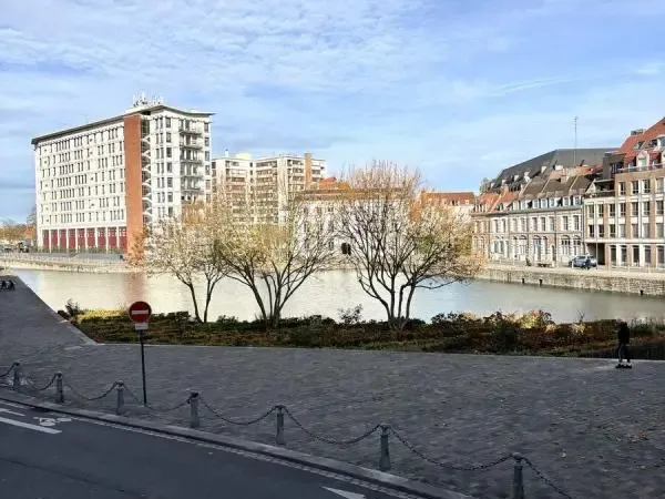 Bureaux à louer Lille Centre - Vue Quai de Wault - Plateaux de 200 à 300 m² haut standing et 