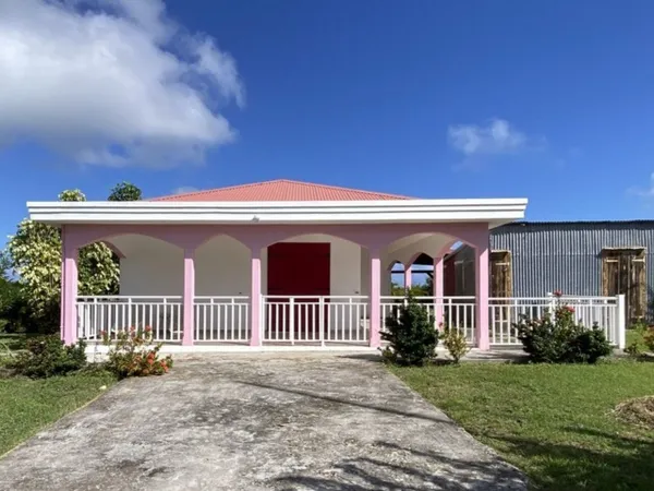 Maison créole rénovée, campagne et proche plage 