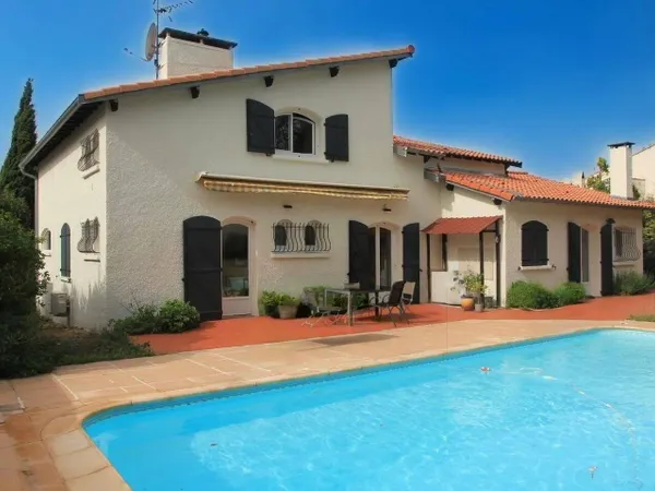 Maison 7 pièces 197 m² 