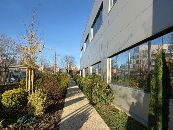 Bureau 725 m² 