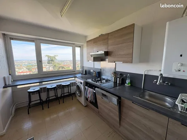 Superbe colocation dans grand T4 meublé à neuf Oullins (Lyon Sud) 