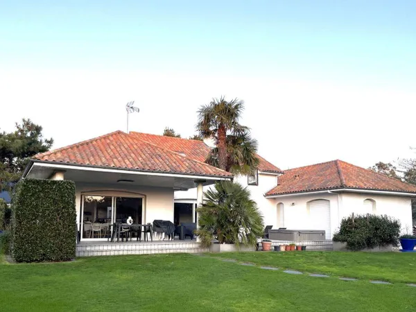 Villa 5 pièces 205 m² 