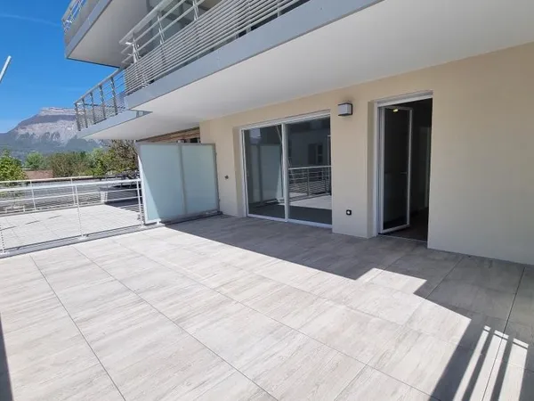 T2 terrasse parking 