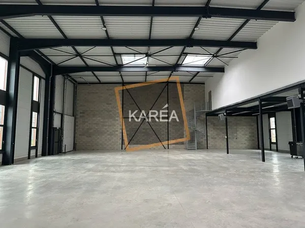 Local d'activité 665 m² 