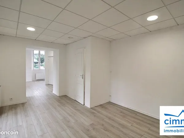 Local commercial 37 m² Noyal-Châtillon-sur-Seiche 