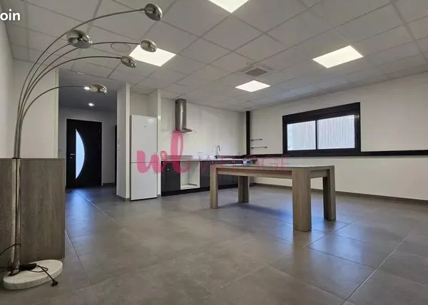 Local commercial 109 m² 