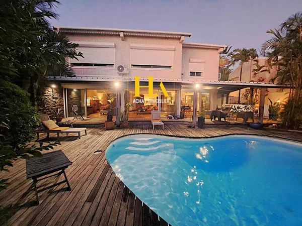 Maison 6 pièces 232 m² 