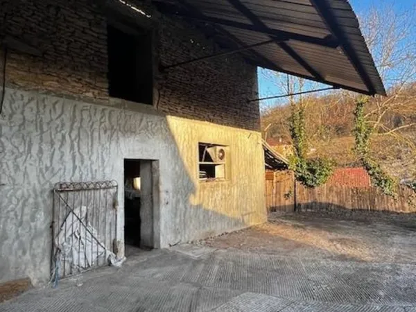 Maison Vente Crémieu 1p 200m² 89000€