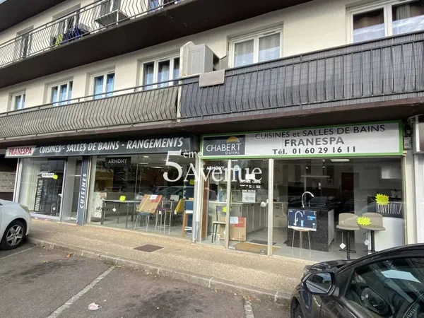Immobilier professionnel Location Pontault-Combault   2910€