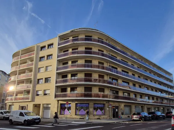 Hyper centre ville type 2 meublé avec balcon 