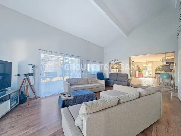 Maison 8 pièces 205 m² 