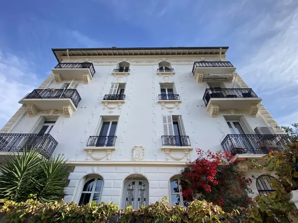Cannes Montrose - Bel appartement dans résidence bourgeoise avec jardin de 400m2, dépendance & 