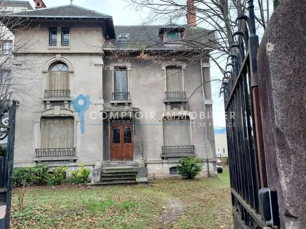 Maison 11 pièces 241 m² 