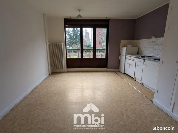Studio 1 pièce 27 m² 