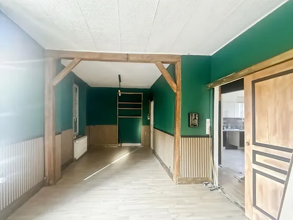 Maison de ville spacieuse avec 4 chambres + espaces bureaux : rare sur le secteur 