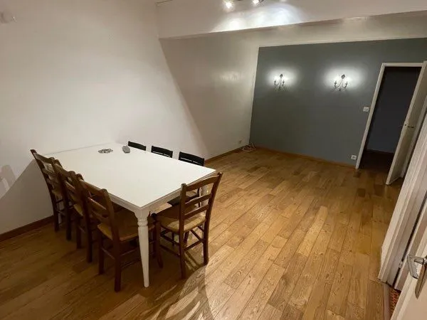 Appartement 3 chambres la catho avec parking 