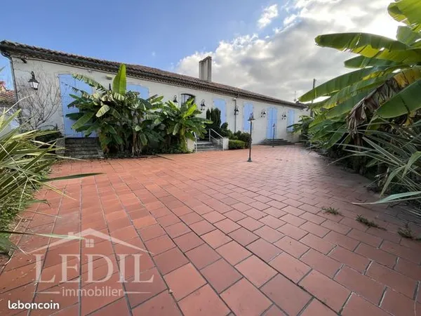 Château 5 pièces 697 m² 
