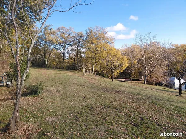Terrain 1350 m² LAYRAC SUR TARN 