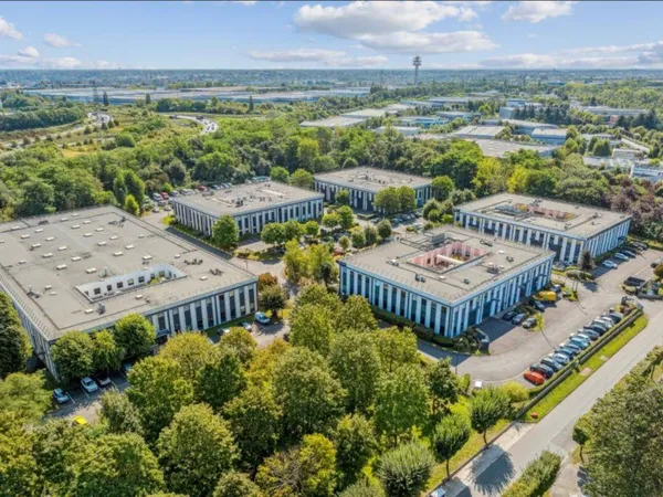 Local d'activité 3912 m² 