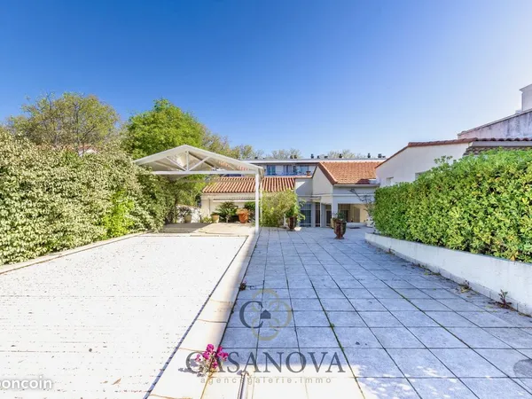 Villa 5 pièces 211 m² 