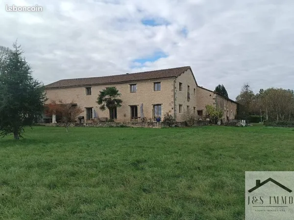 Maison 12 pièces 327 m² 