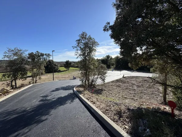 Terrain 710 m² 