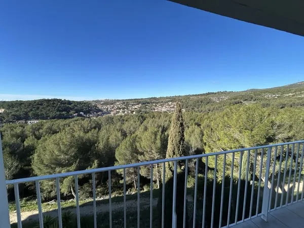 NOUVEAUTÉ !! Magnifique T4 d'environ 81 m² sur les hauteurs 