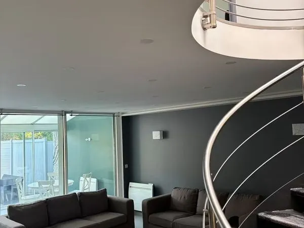 Location nue Maison mitoyenne rénovée dans résidence paisible 