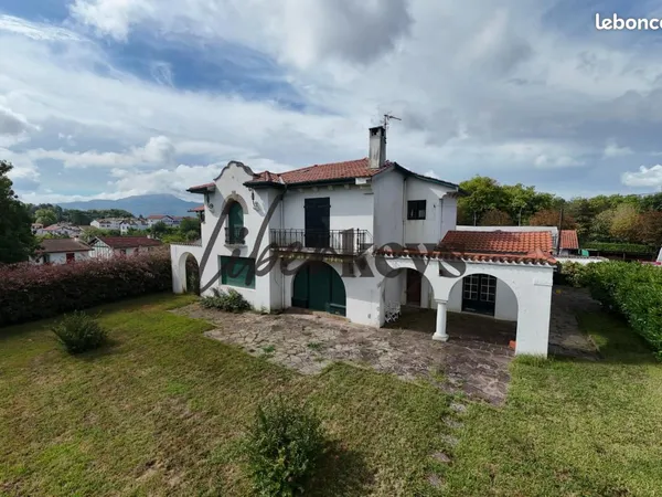 Villa 5 pièces 240 m² 