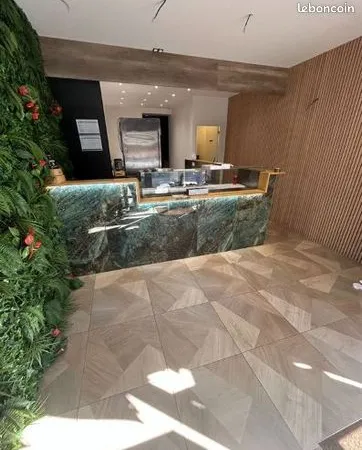 Local d'activité 83 m² 
