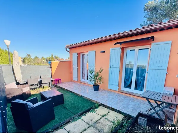 Appartement T2 pièces entièrement meublé et équipé avec jardin Clos 