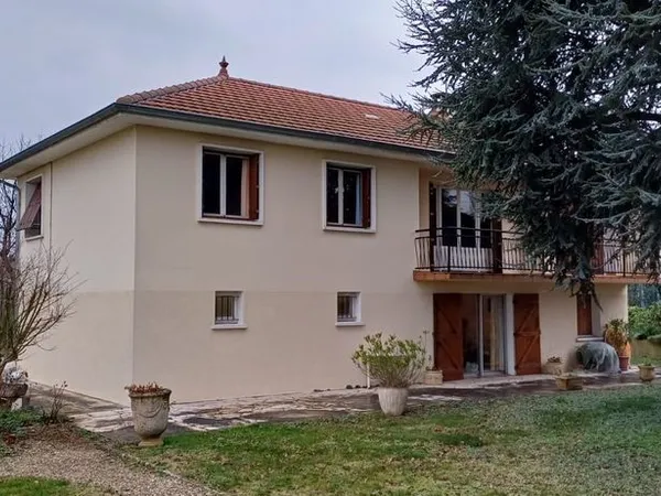 Maison 142 m2 habitable et terrain environ 950m2 