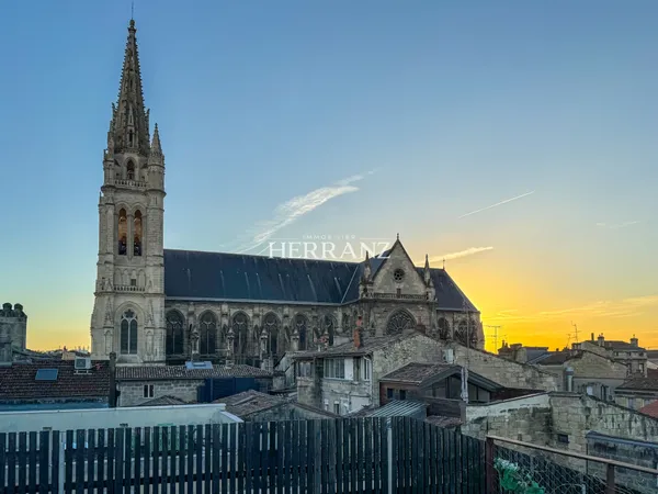 Luxe suspendu, Penthouse unique avec terrasses plein ciel et 