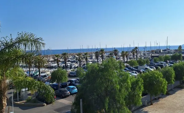 Rare a la vente appartement type 3 en front de mer