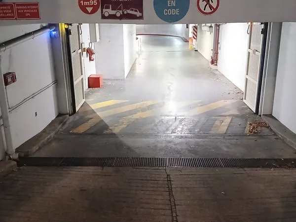 Vends parking - 12m² 