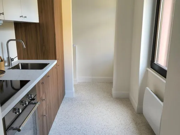 F2 45 m2 idéalement situé, meublé, rénové à neuf 