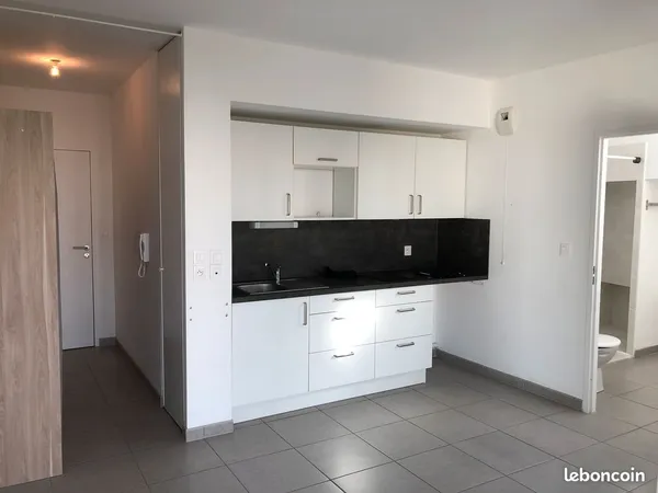 Studio récent 28 m2 Ile de Nantes Beaulieu sans vis-à-vis avec parking 