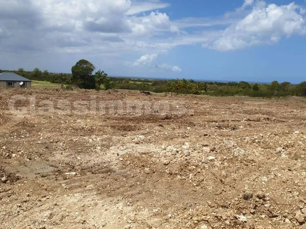 Terrain constructible 16720 m² 